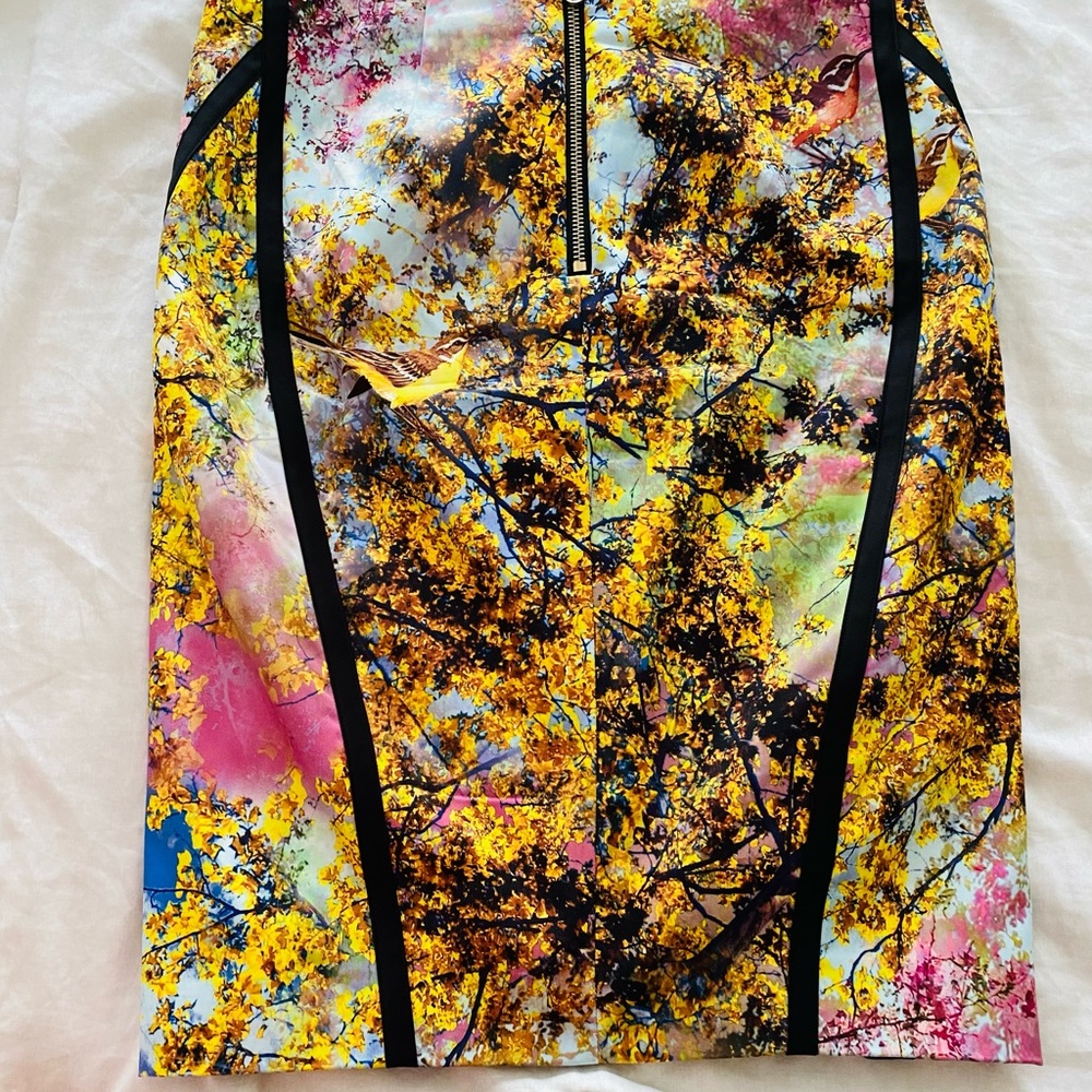 Ted Baker bird print pencil skirt. - Picture 10 of 11